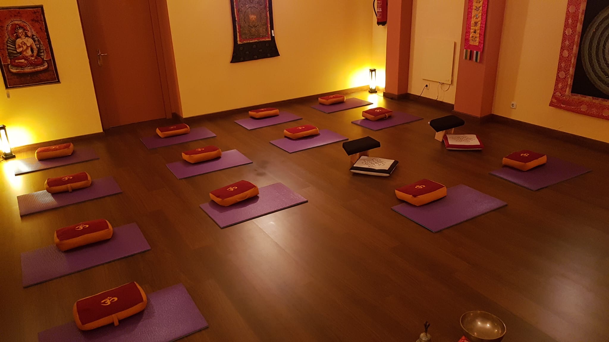 Interior del estudio de yoga